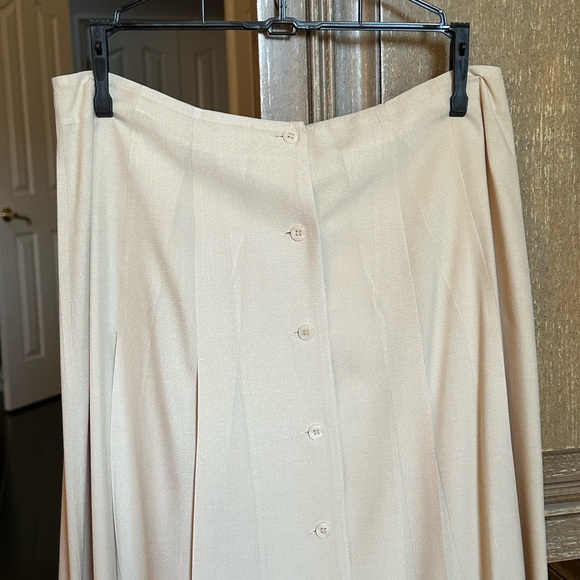 DKNY SILK Button Down SKIRT Size 12 Cream/Subtle Yellow Tone PLEATED Business - Picture 7 of 16